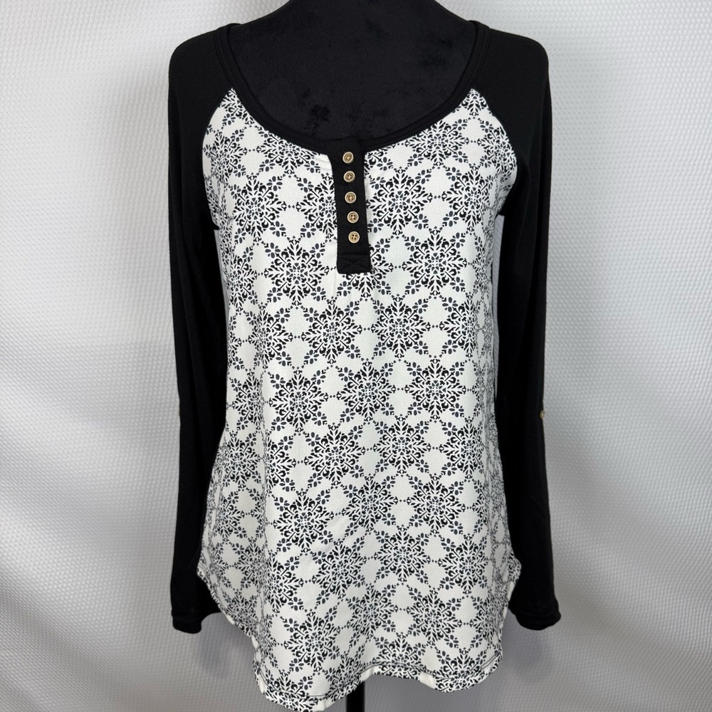 Rewind<< Scoop Neck Henley Style Size Small Roll-Tab Raglan Sleeves NWT Black